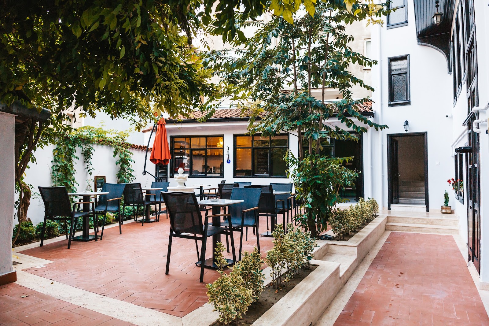 Avlu Tophane mekanı
