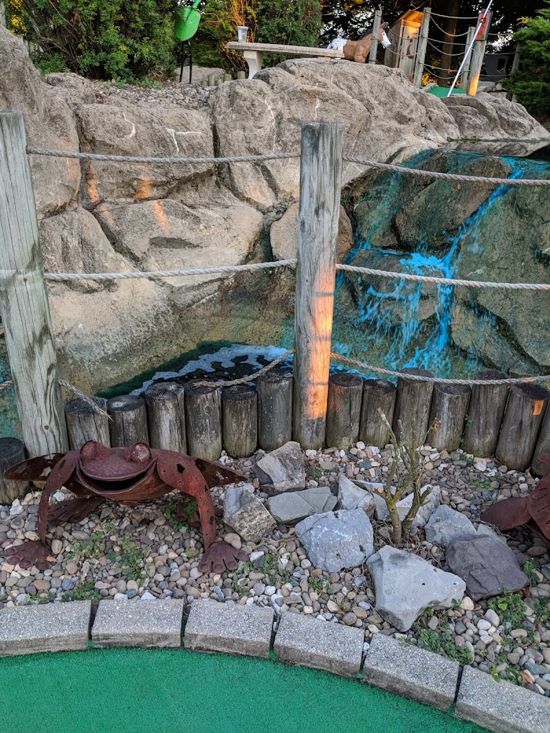 Happy Valley Minigolf banner