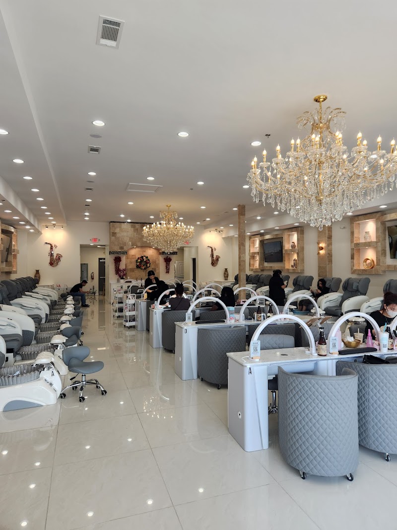 VERNIS Nail Lounge & LASHES (15% NEW CUSTOMERS)