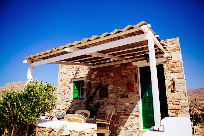 Chillin' Peak - Serifos Rock Houses