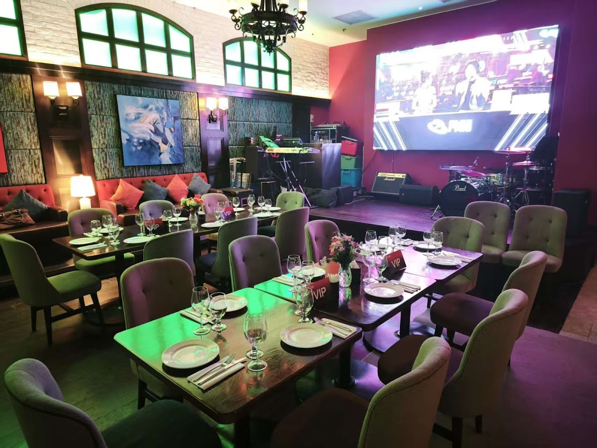 A Tavola Bar & Grill photo 4