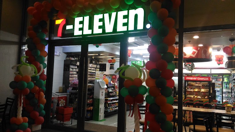 7-Eleven Uptown Mall