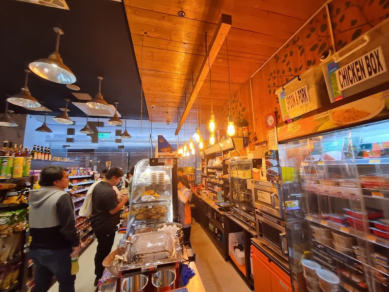 7-Eleven Uptown Mall