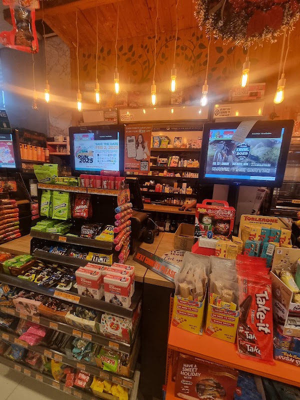 7-Eleven Uptown Mall