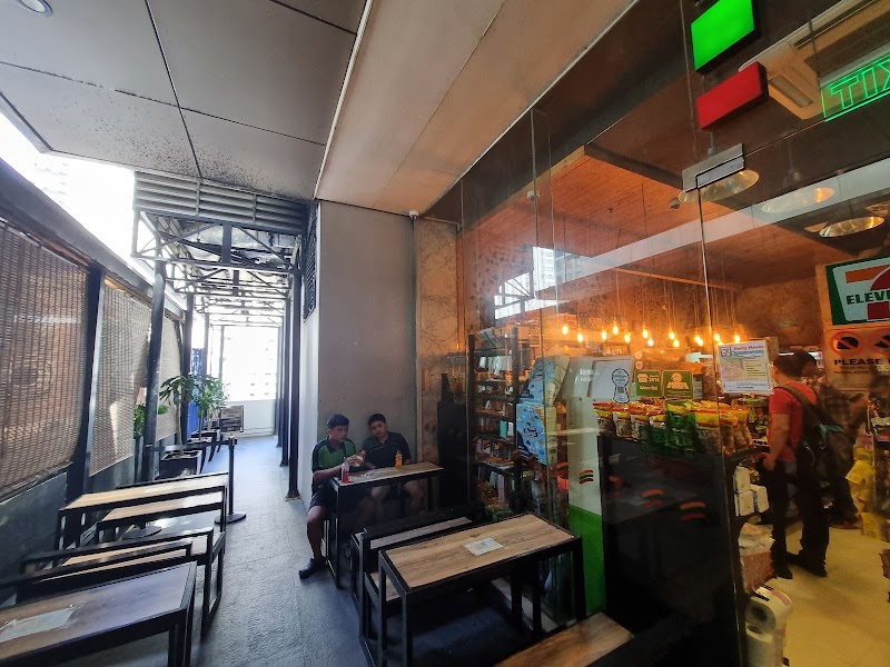 7-Eleven Uptown Mall