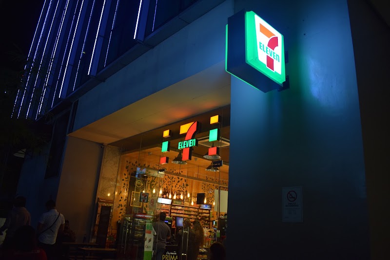 7-Eleven Uptown Mall