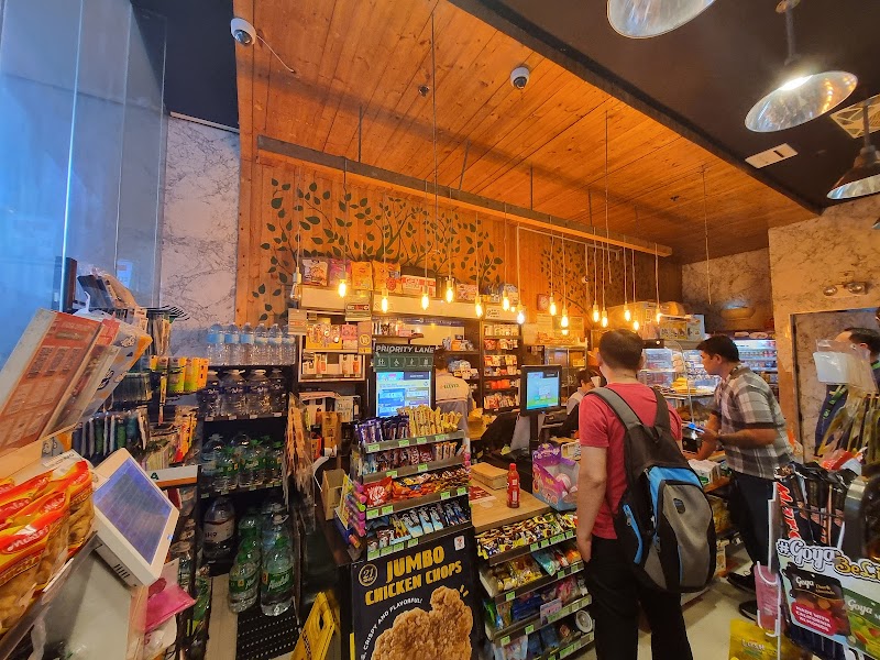 7-Eleven Uptown Mall