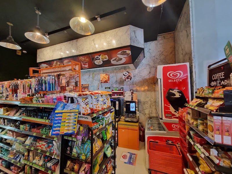 7-Eleven Uptown Mall