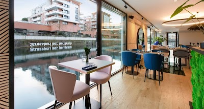 Photo Blue Flamingo - Restaurant Flottant Insolite et Bar Rooftop à Strasbourg