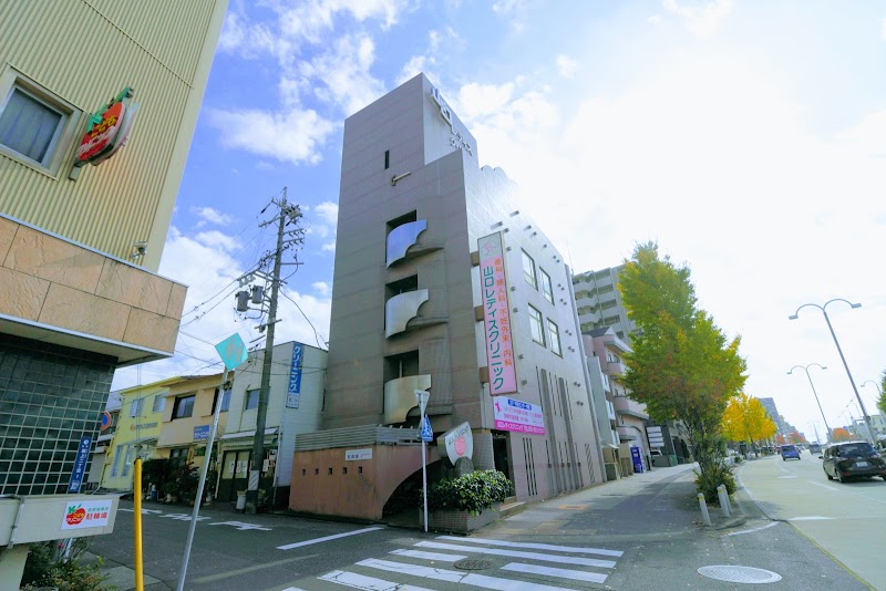 杉上産婦人科医院の外観