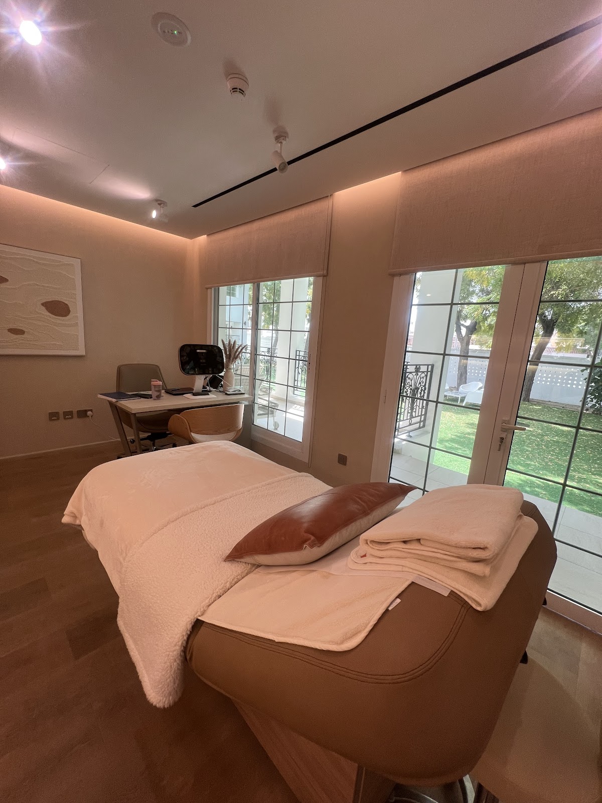 Dr Disha Dinakar - Aesthetic Skin & Hair Doctor Dubai 4