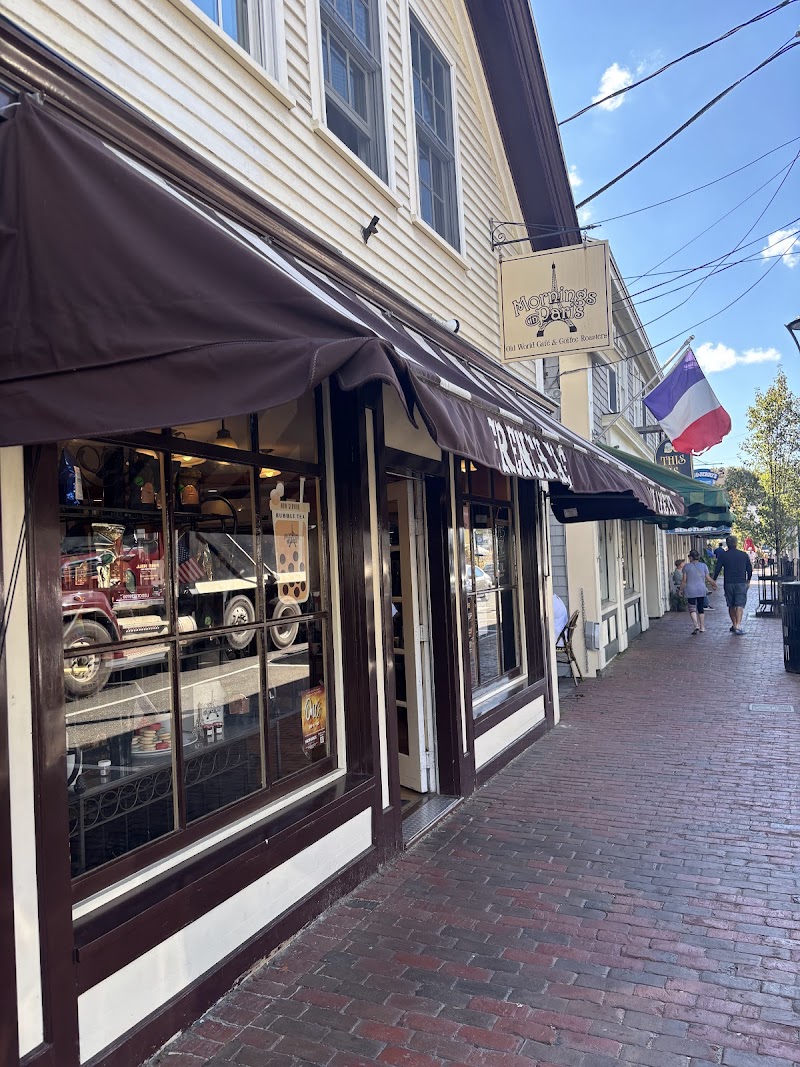 Mornings in Paris photo 3