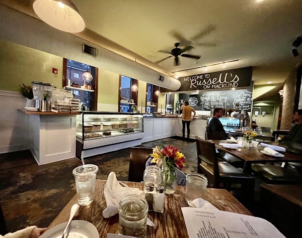 Russell’s on Macklind