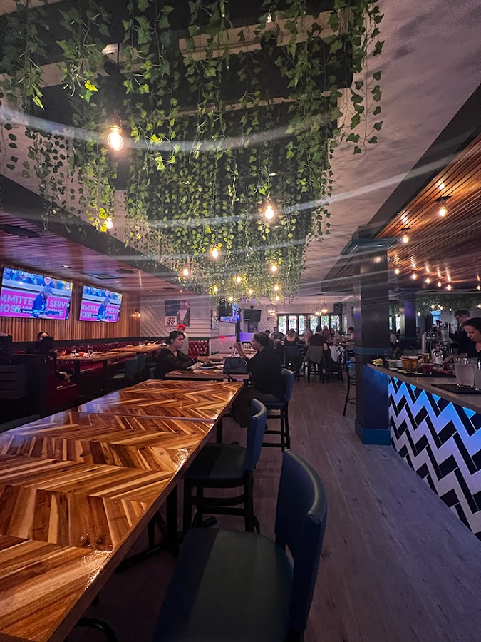 WINGS Restaurants & Pubs - Port Moody