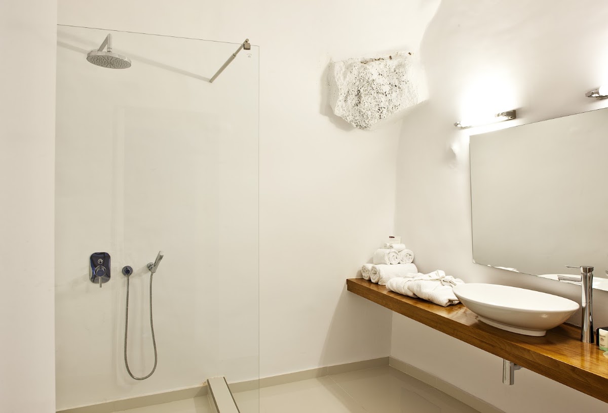Katikies Santorini Pelagos House, dog-friendly hotel, photo 3