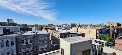 The Queen Hotel Queen Village, Sonder