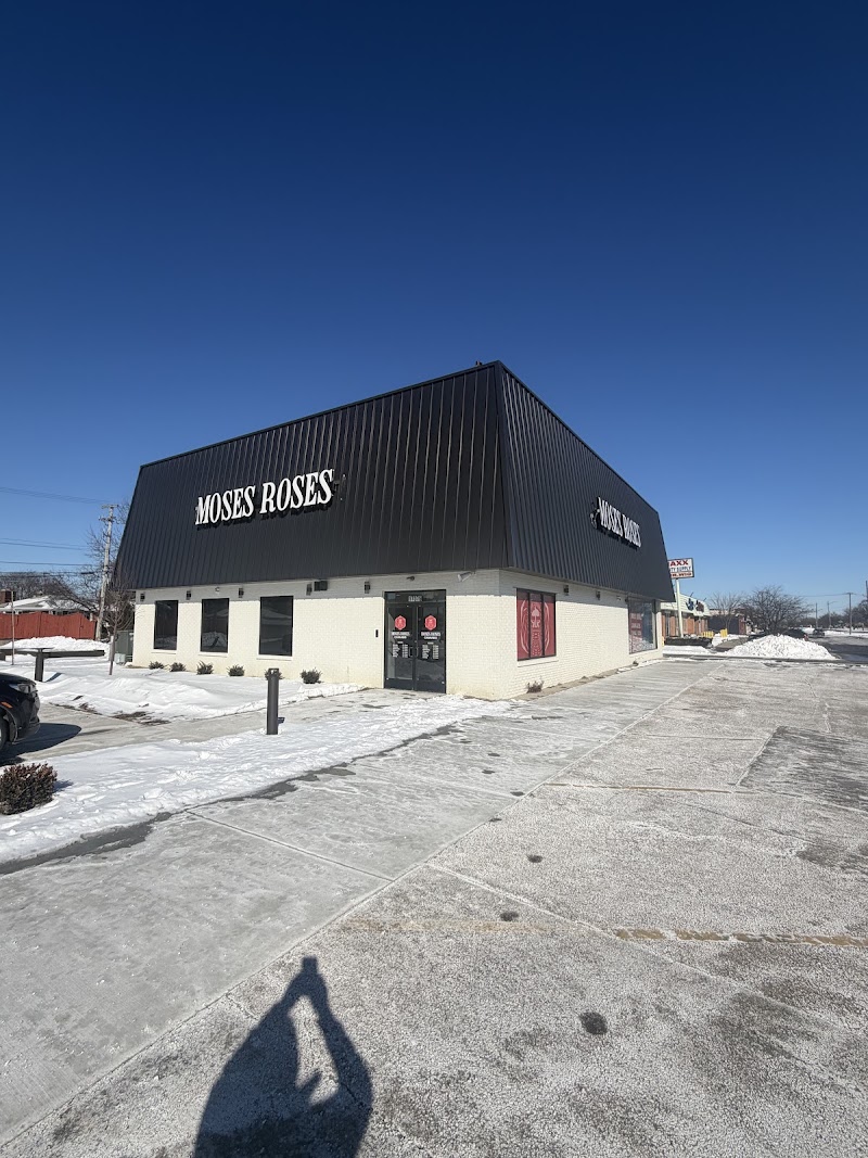 Video tour of Moses Roses in Eastpointe retail environment
