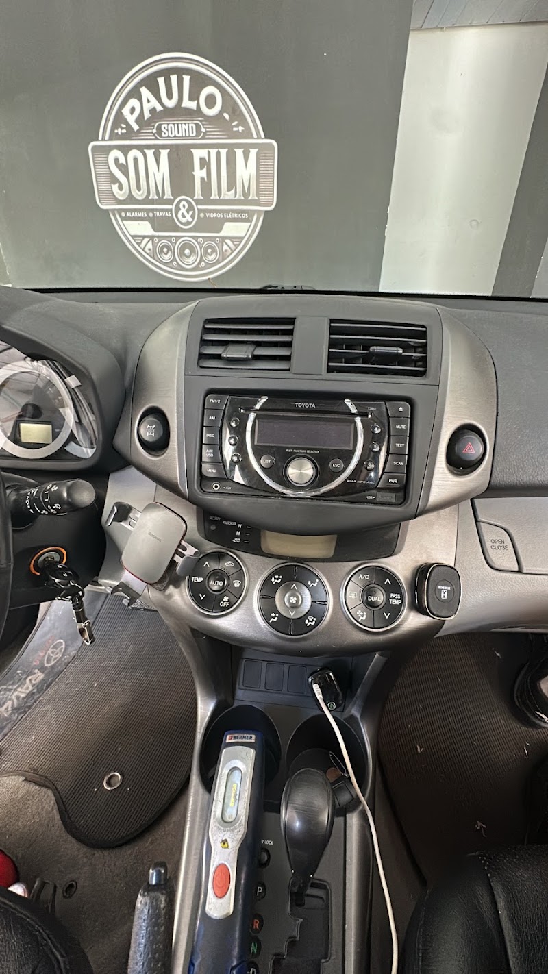Foto de Paulo Som & Film - Insulfilme em carros e residências/sensor de ré/alarmes/trava elétrica/som