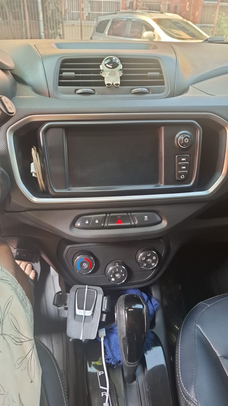 Foto de Paulo Som & Film - Insulfilme em carros e residências/sensor de ré/alarmes/trava elétrica/som