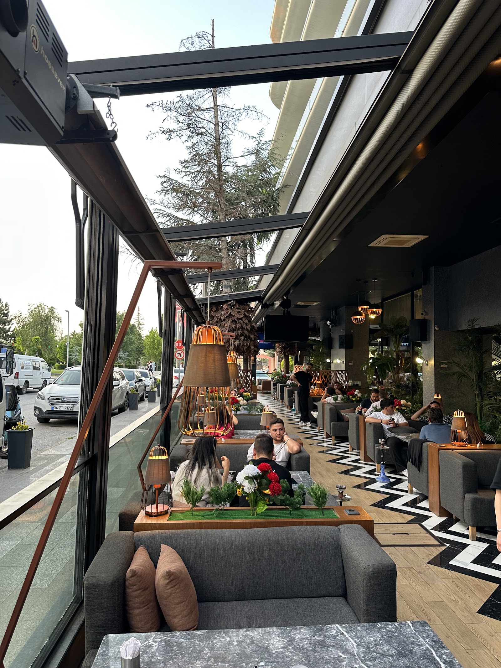 Onyx Restoran ve Nargile Salonu mekanı