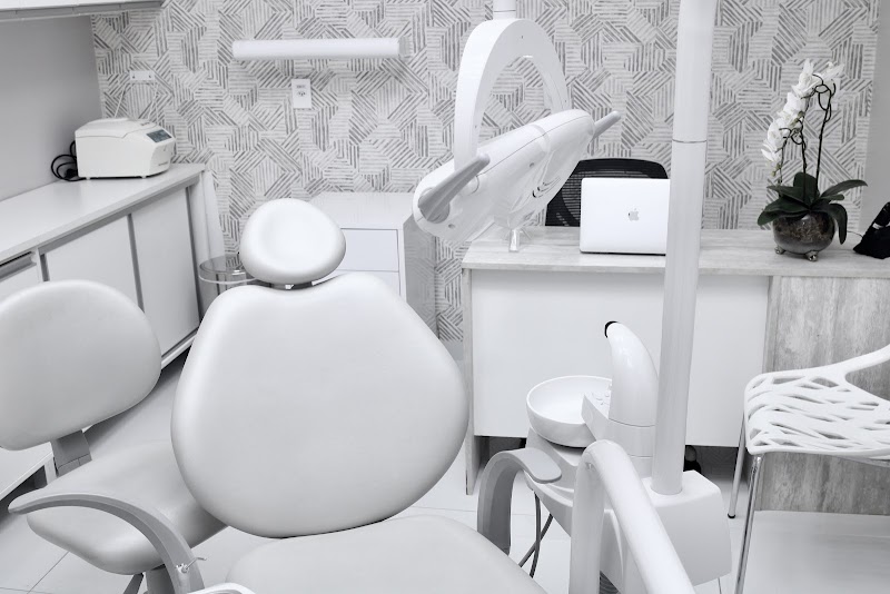 Dr. Emerson Galvão - CRO/AM 3508 - foto 2