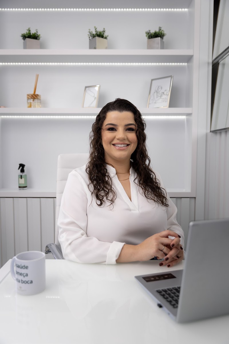 Dra. Nathalia Souza Arantes - Odontologia