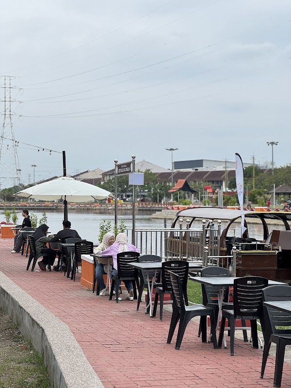 Arang Cafe - Kilang Makan - Photo 1