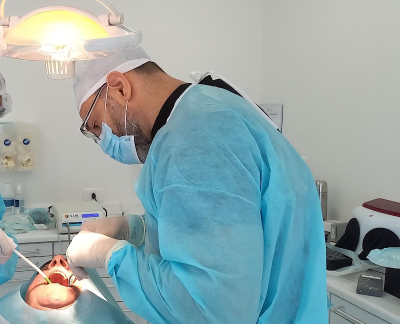 Dr Luiz Purger - Implante Dentário, Facetas em Cerâmica e Resina. Dor Orofacial, Siso, Carga Imediata, Estética Dental