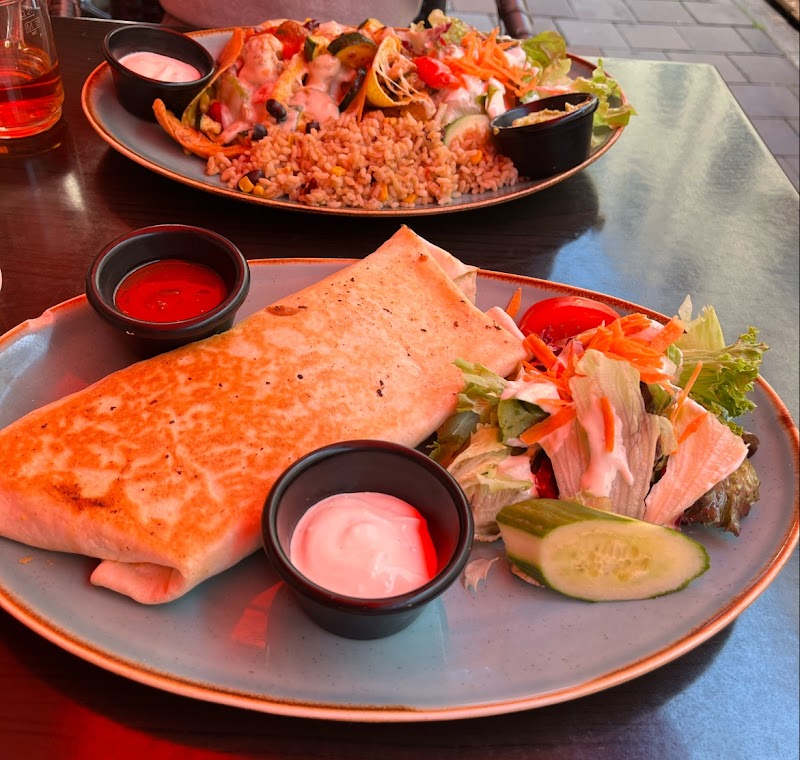 El Chapo Bar & Grill Lehel photo 3