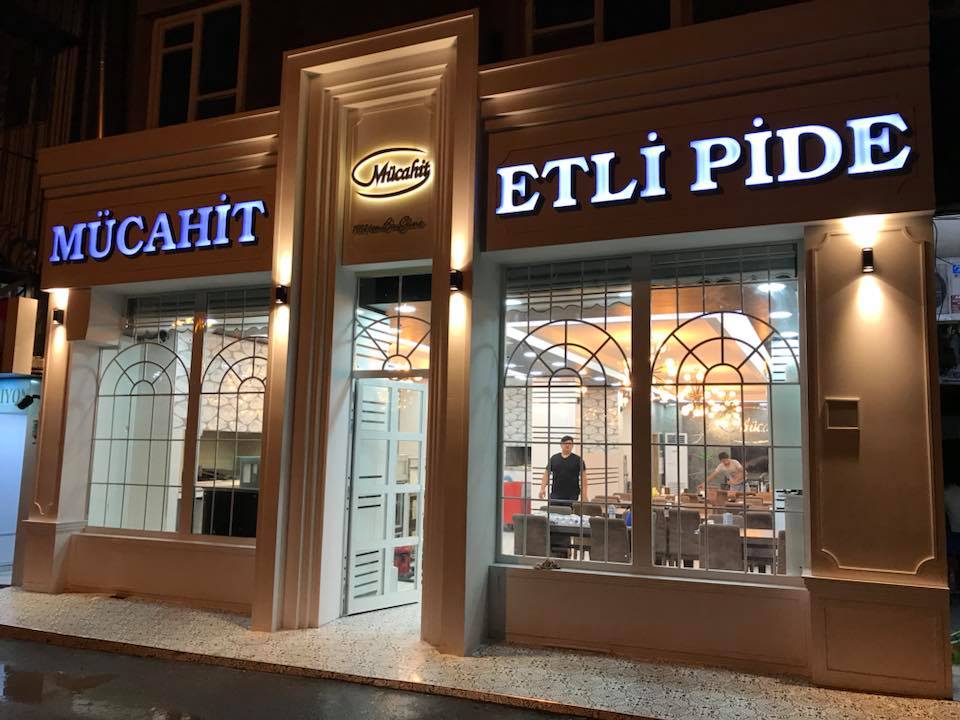 Mücahit Etli Pide ve Kebap Salonu mekanı