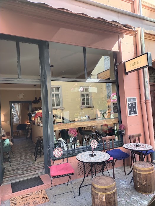 Le Petit Café fotoğraf 1