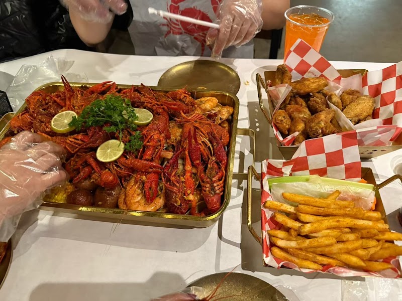 Wings Pier Seafood & Wings (Aurora Store) photo 6