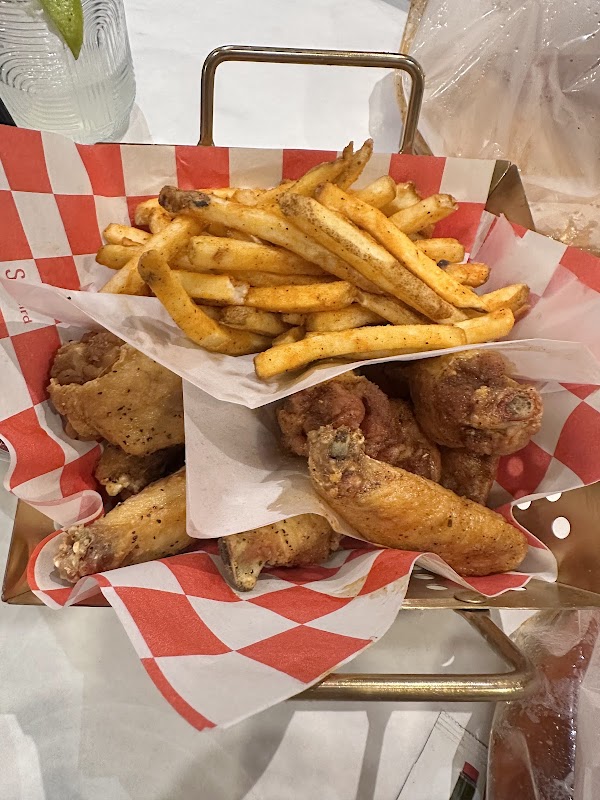 Wings Pier Seafood & Wings (Aurora Store) photo 4