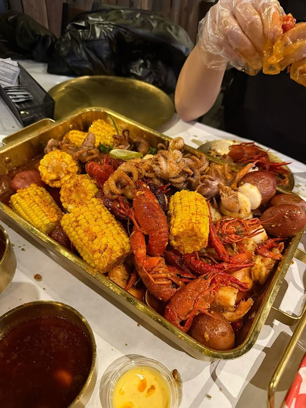 Wings Pier Seafood & Wings (Aurora Store) photo 7