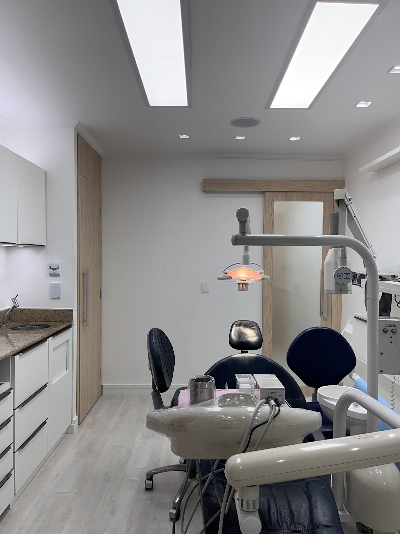 Dra. Claudia Schiffler/Implante Dental - foto 3