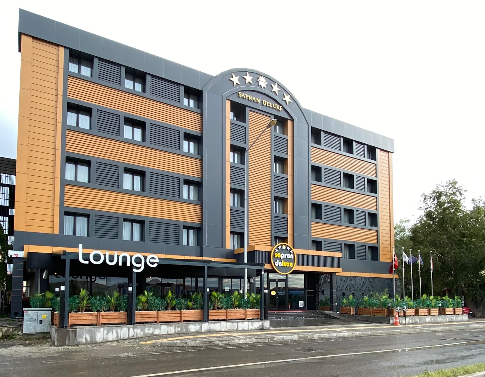 Sapran Deluxe Hotel mekanı