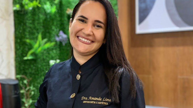 Dra. Amanda Lima, Ortodontista.