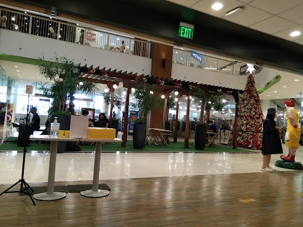 San Lorenzo Place Mall 1