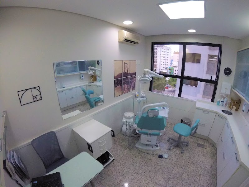 Dr. Lucas Kühlkamp | Implantes Dentários | Periodontia - Centro Florianópolis - foto 2