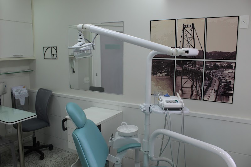 Dr. Lucas Kühlkamp | Implantes Dentários | Periodontia - Centro Florianópolis - foto 3