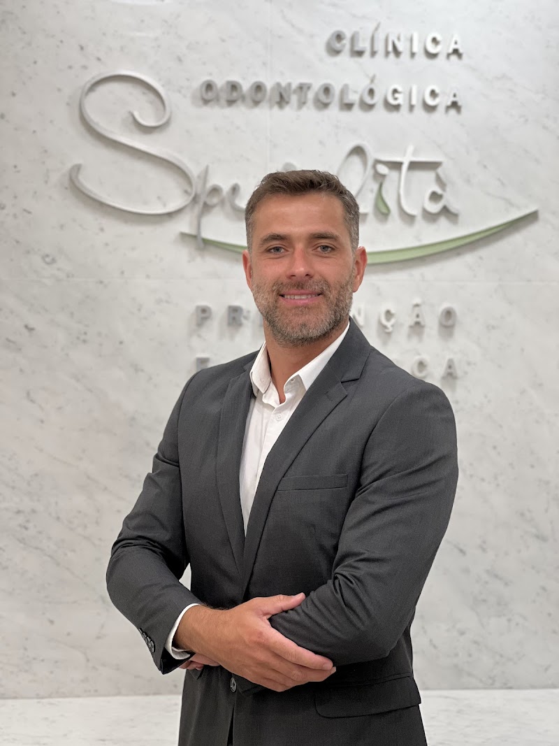 Dr. Lucas Kühlkamp | Implantes Dentários | Periodontia - Centro Florianópolis