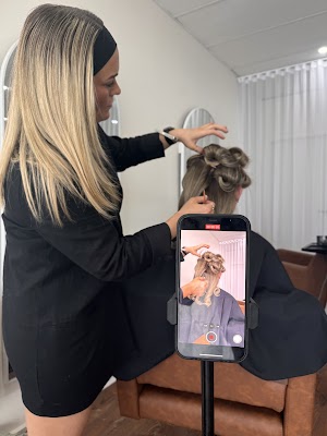 Wednesday The Salon photo 2