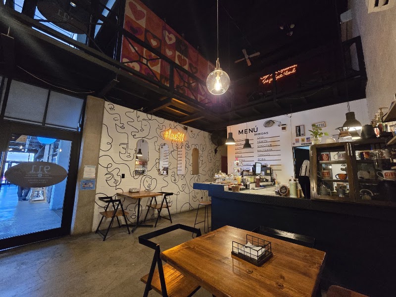 911Cafe Boutique photo 1