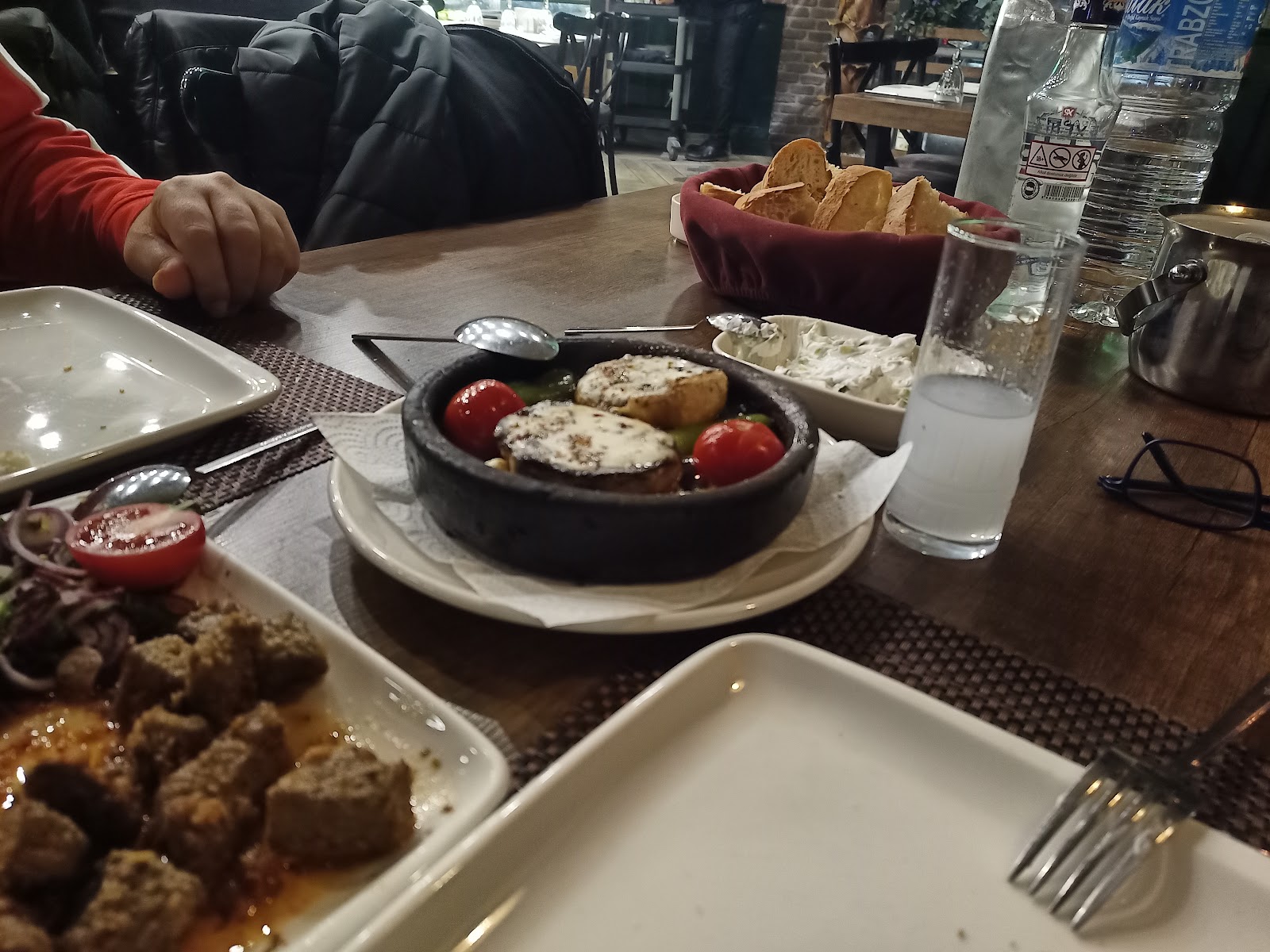 ISKELE Rest & Bar mekanı