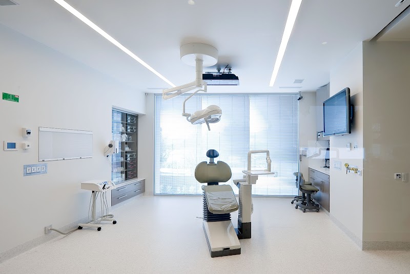 Dr Gunther Heller Implante Dentário e Laser no tratamento do Ronco e Apneia, Facetas em Porto Alegre - foto 5