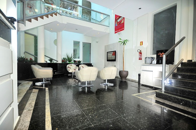 Dr Gunther Heller Implante Dentário e Laser no tratamento do Ronco e Apneia, Facetas em Porto Alegre - foto 4