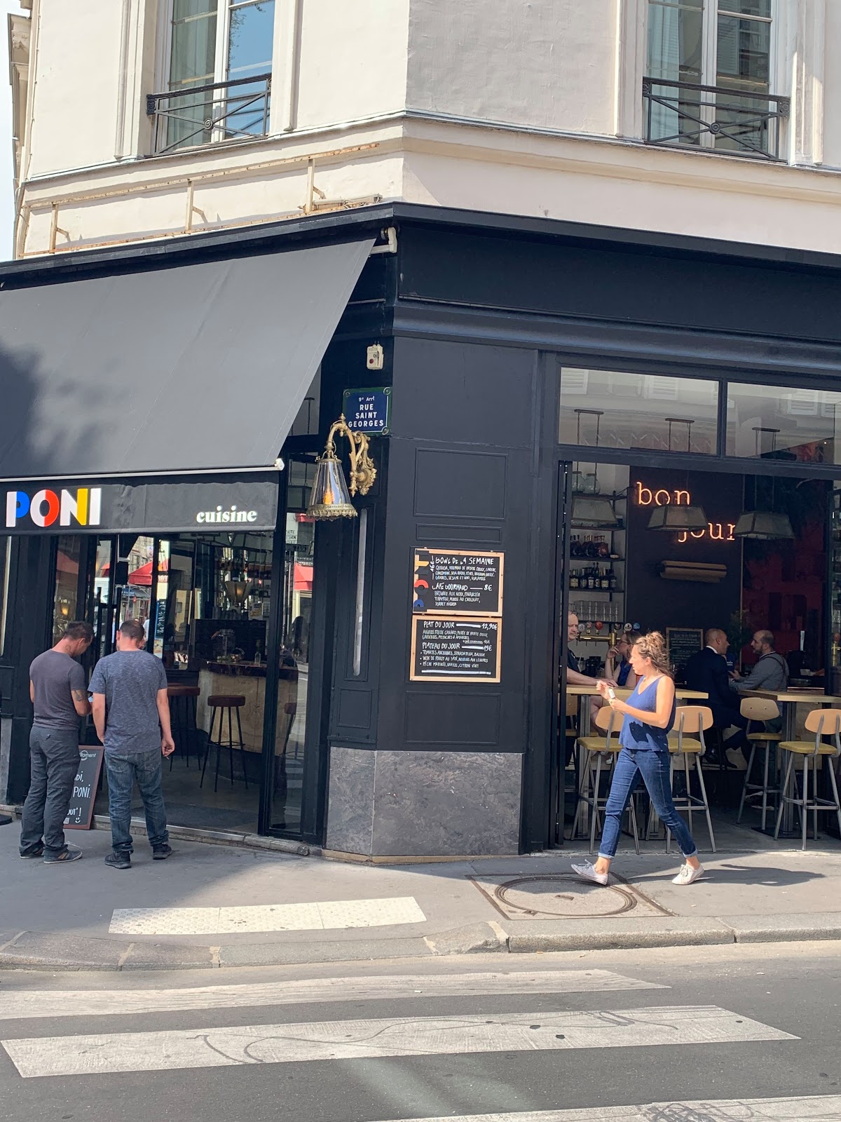 Poni, vue extérieure