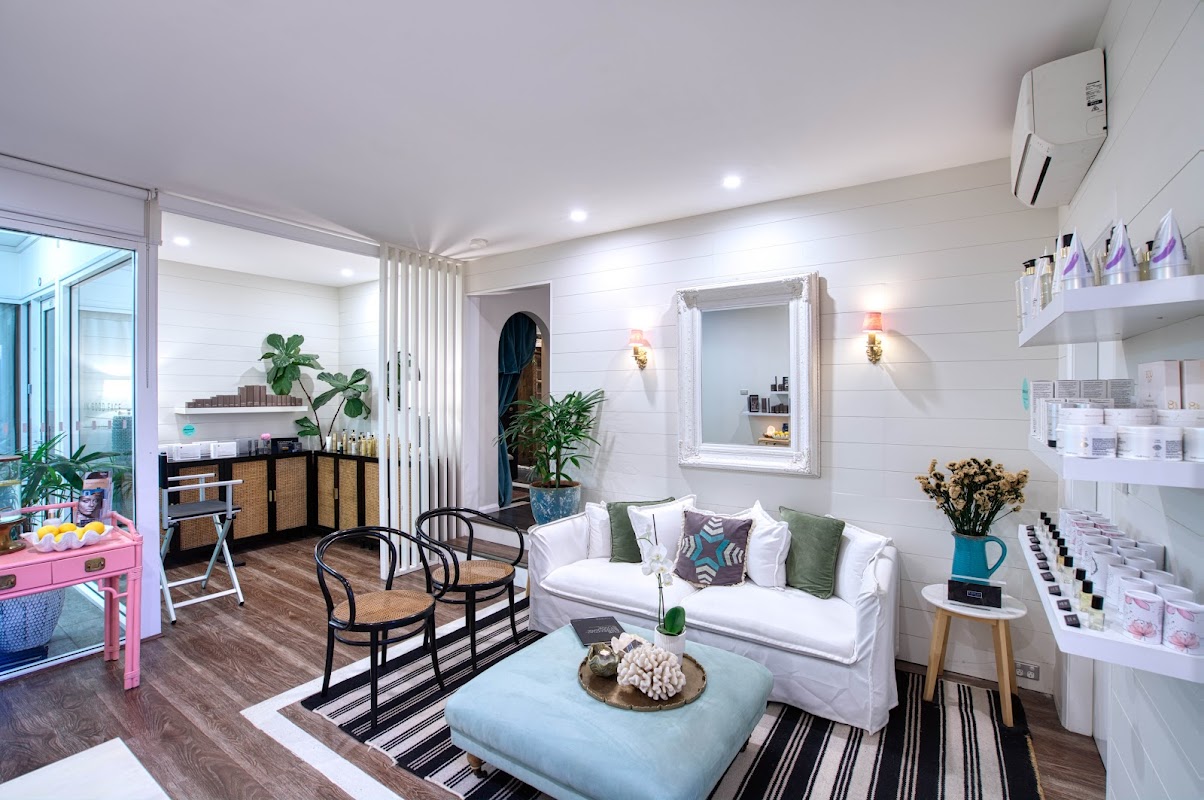 IN GOOD FACE photo 1