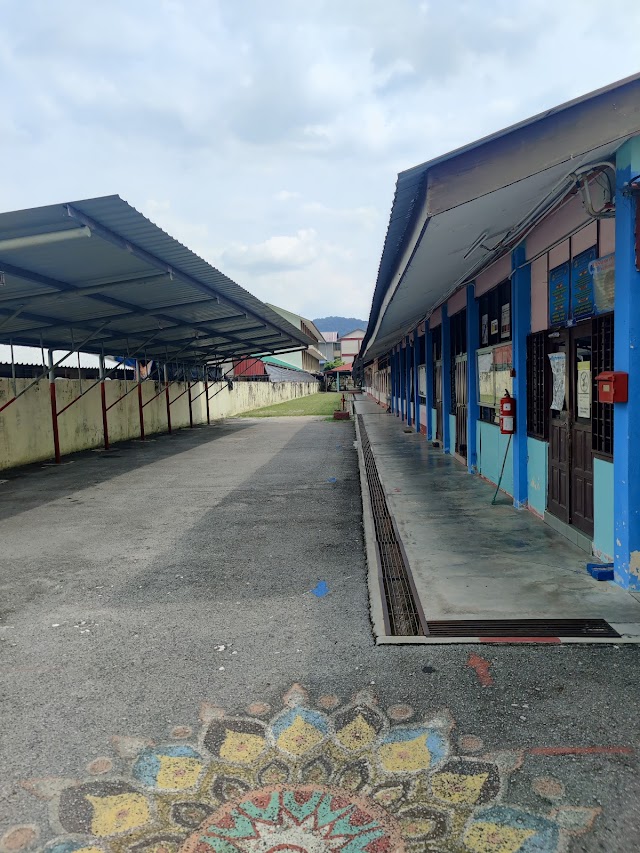 SJK(T) GUNONG RAPAT photo 2