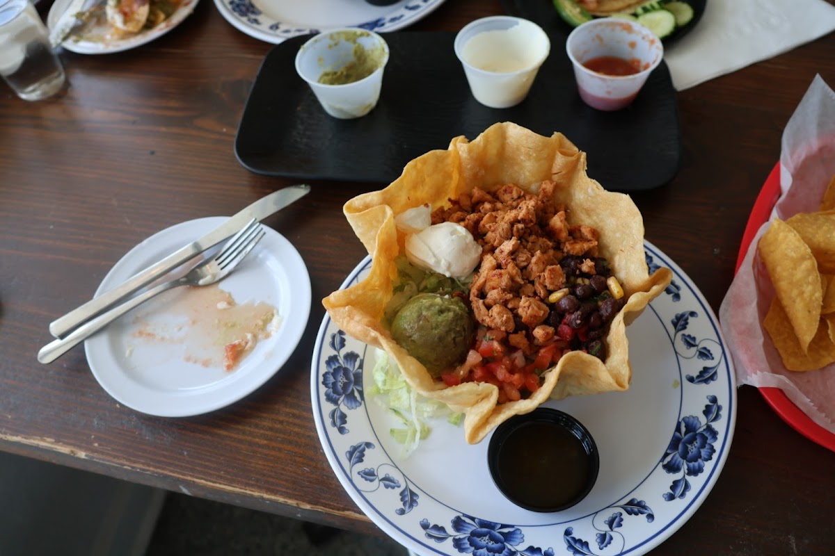 Papi's Taqueria featuring Cachitas Kitchen photo 3